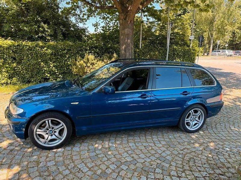 Gebraucht BMW 330 Basis 231 PS (169 kW) 2001 Blau Kombi
