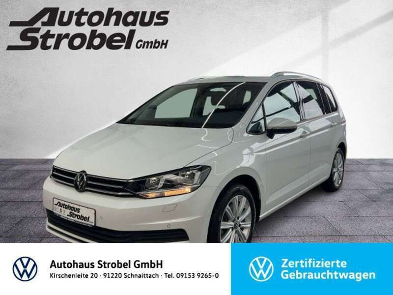 Perlmutteffekt oryxweiß Gebraucht 2023 VW Touran Comfortline Van / Kleinbus | 35.990 € (Teuer) - Bild 1/3