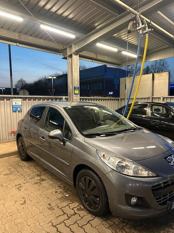 Gebraucht Peugeot 207 71 PS (52 kW) 2011 Grau Limousine