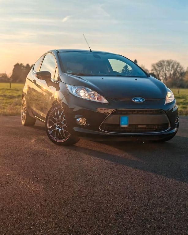 Gebraucht Ford Fiesta Ambiente 82 PS (60 kW) 2008 Schwarz Kleinwagen