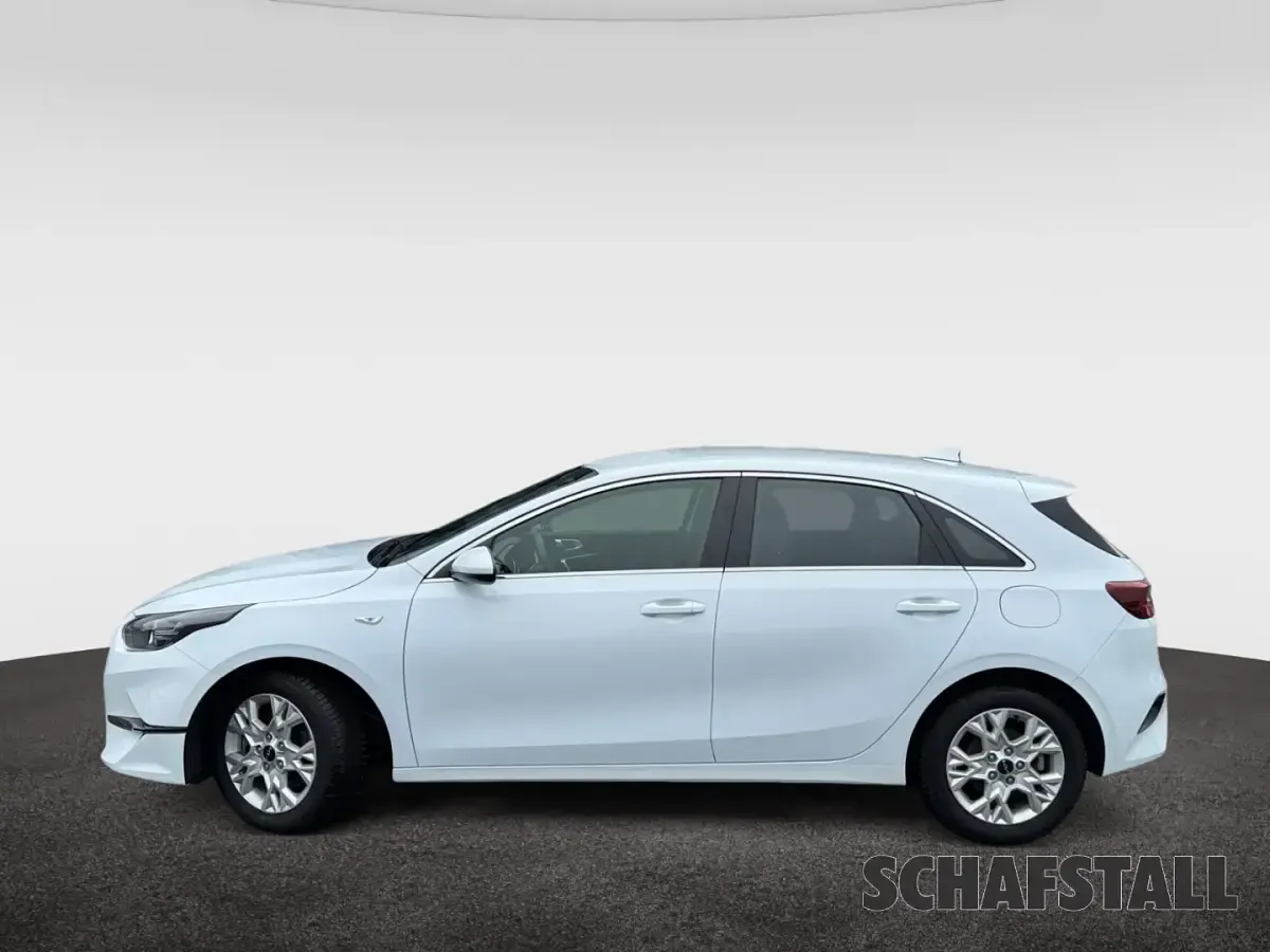 Gebraucht Kia Ceed Vision 160 PS (117 kW) 2022 Casa white Kleinwagen