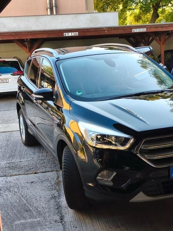 Schwarz Gebraucht 2019 Ford Kuga Titanium SUV | 11.500 € (Superpreis) - Bild 1/4