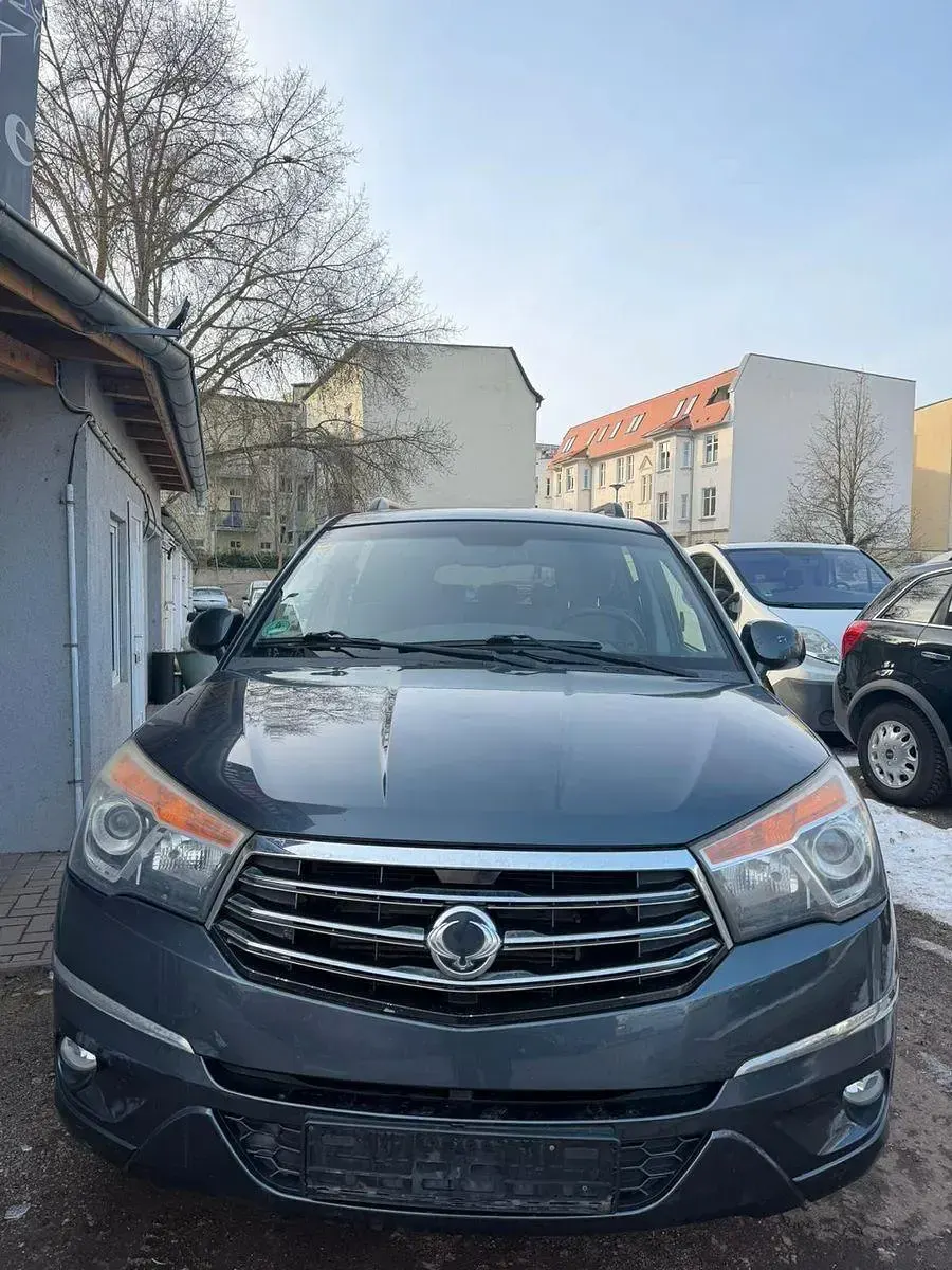 Gebraucht SsangYong Rodius Sapphire 155 PS (114 kW) 2015 Grau Van / Kleinbus