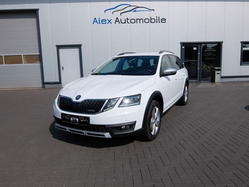 Weiß Gebraucht 2020 Skoda Octavia Scout 4x4 Kombi | 20.980 € (Superpreis) - Bild 1/4