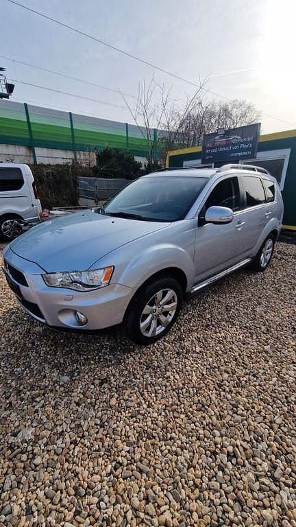 Gebraucht Mitsubishi Outlander Invite 156 PS (114 kW) 2012 Silber SUV