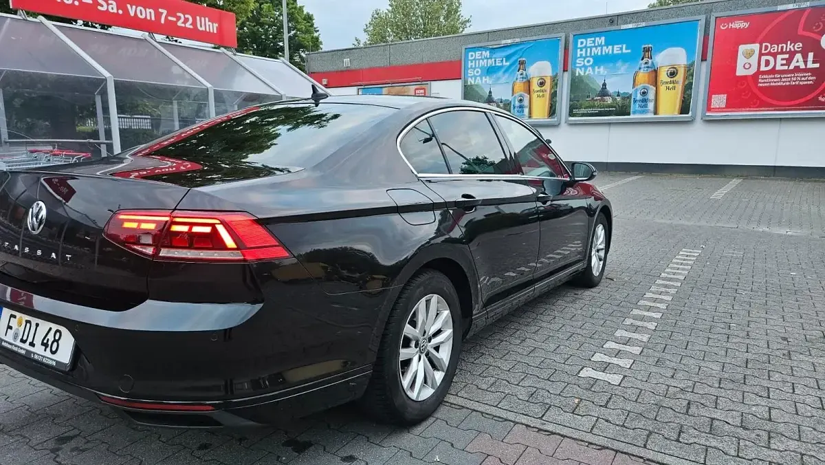 Gebraucht VW Passat 150 PS (110 kW) 2019 Schwarz Limousine