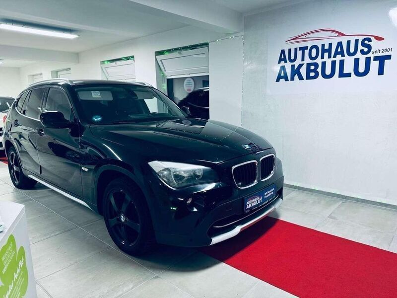 Schwarz Gebraucht 2011 BMW X1 Efficient Dynamics SUV | 6.490 € (Fairer Preis) - Bild 1/3