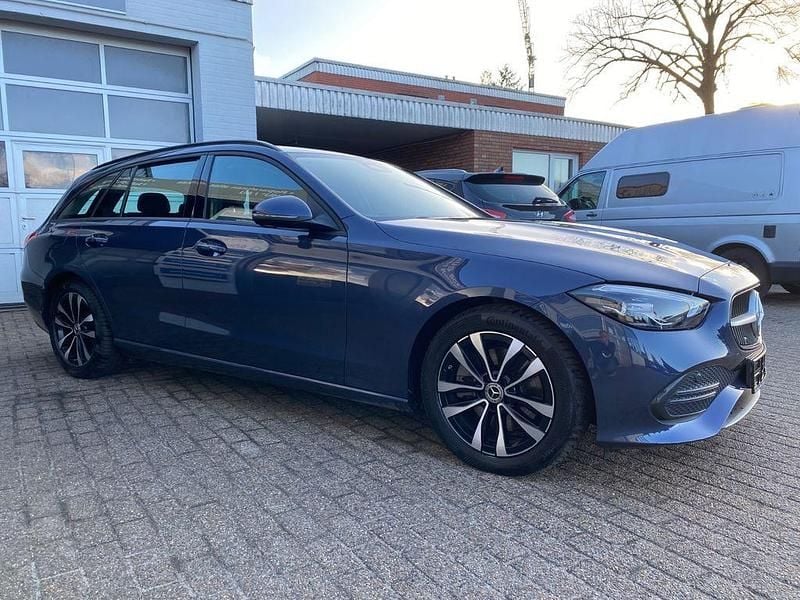Gebraucht Mercedes C220 197 PS (144 kW) 2023 Blau Kombi