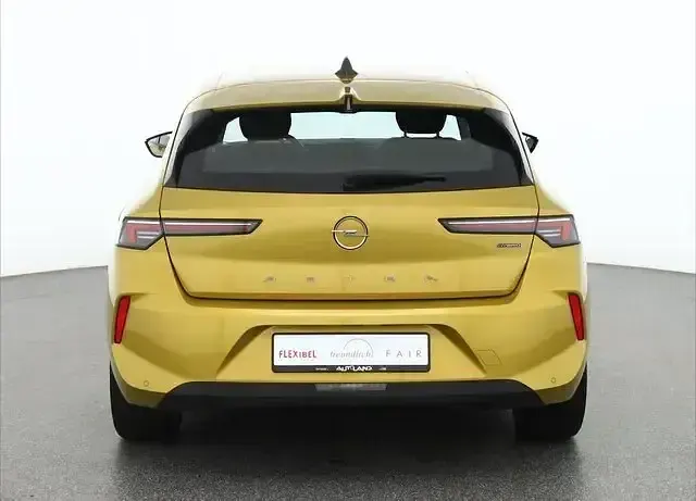 Gebraucht Opel Astra Edition 181 PS (133 kW) 2022 Gelb Kleinwagen