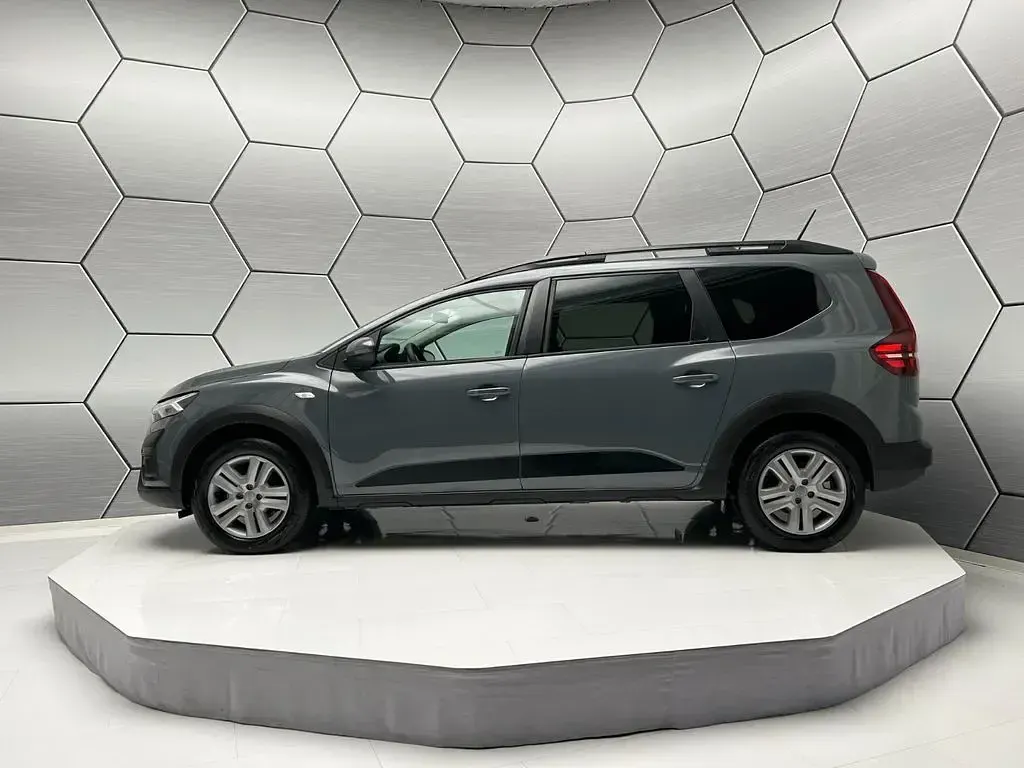 Gebraucht Dacia Jogger Expression 101 PS (74 kW) 2024 Grau Van / Kleinbus