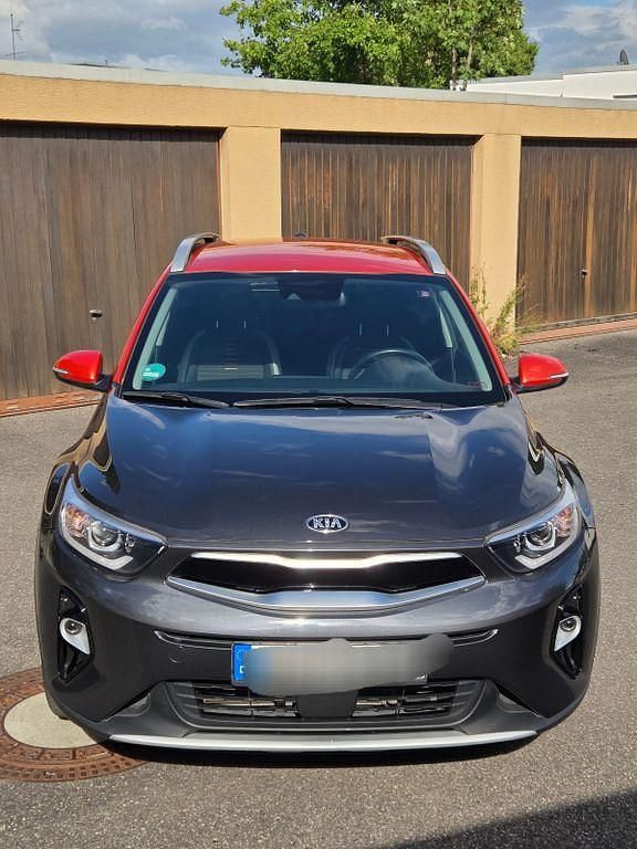 Grau Gebraucht 2018 Kia Stonic 4 SUV | 13.500 € (Guter Preis) - Bild 1/4