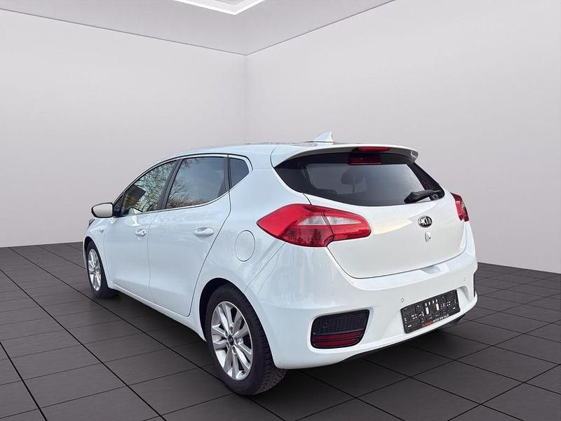 Gebraucht Kia Ceed DREAM-TEAM Edition 135 PS (99 kW) 2018 Weiß Kleinwagen