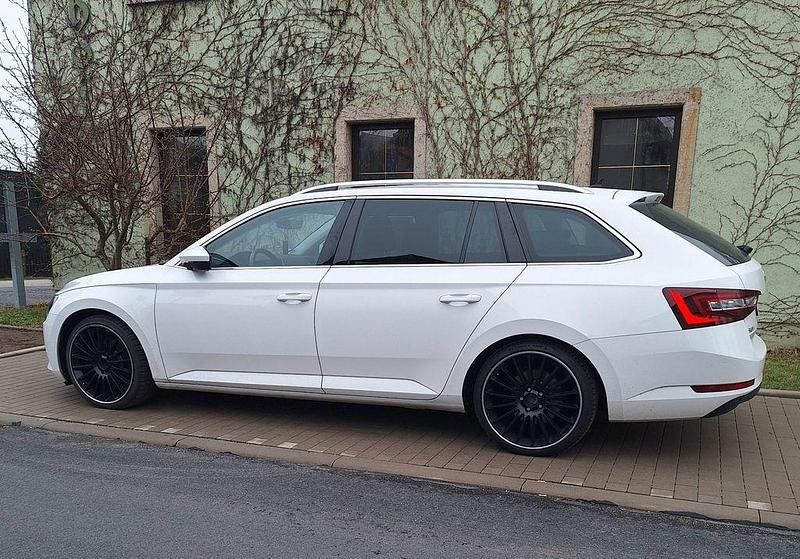 Gebraucht Skoda Superb 150 PS (110 kW) 2019 Weiß Kombi