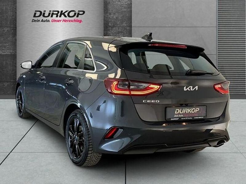 Gebraucht Kia Ceed Vision 101 PS (74 kW) 2024 (h8g) pentametal met. (metallic) Kleinwagen