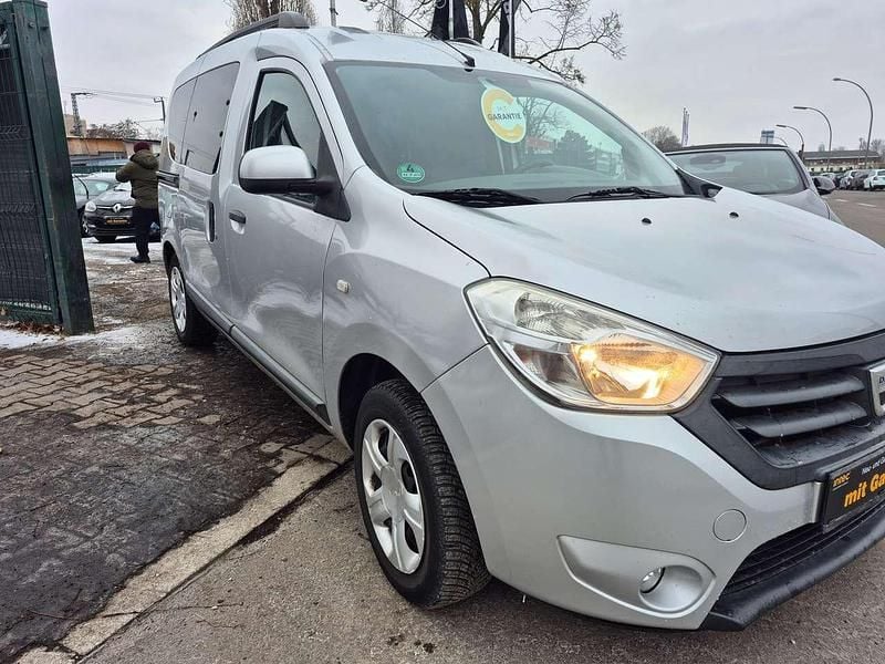 Platingrau Gebraucht 2014 Dacia Dokker Lauréate Van / Kleinbus | 7.999 € (Guter Preis) - Bild 1/4