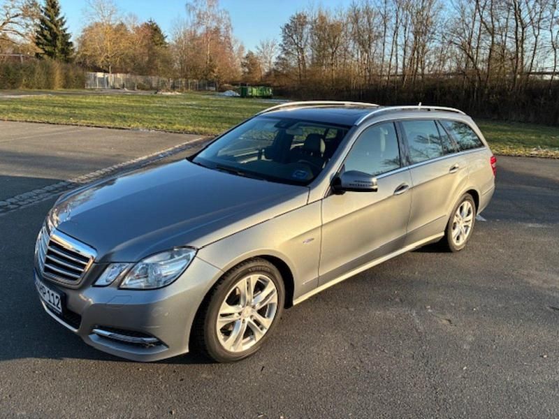Grau Gebraucht 2012 Mercedes E200 Kombi | 10.500 € (Fairer Preis) - Bild 1/4