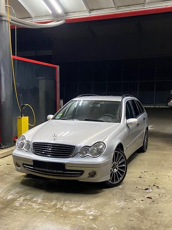 Gebraucht Mercedes C180 Classic 143 PS (105 kW) 2004 Silber Kombi
