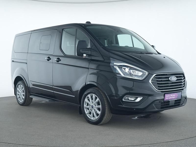 Gebraucht Ford Tourneo Custom Titanium 131 PS (96 kW) 2022 Obsidian schwarz Van