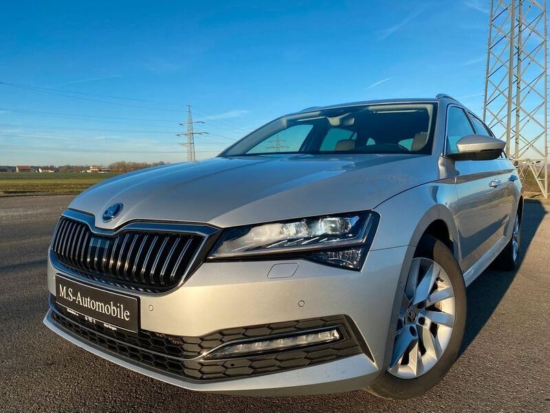 Silber Gebraucht 2020 Skoda Superb Premium Edition Kombi | 19.950 € (Guter Preis) - Bild 1/4