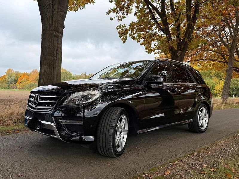Schwarz Gebraucht 2013 Mercedes ML350 Sport SUV | 16.000 € (Fairer Preis) - Bild 1/4
