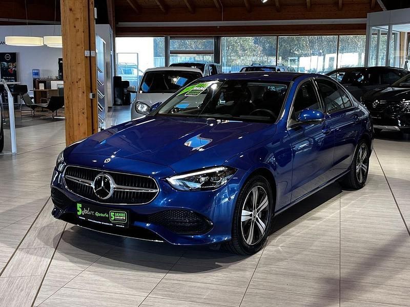 Gebraucht Mercedes C300e Avantgarde 313 PS (230 kW) 2023 Spektralblau Limousine
