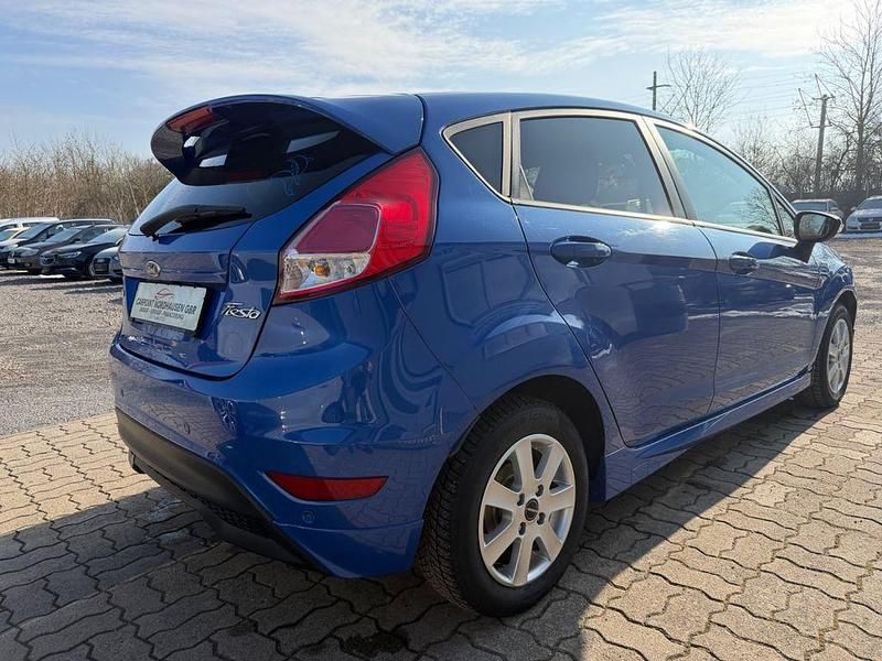 Gebraucht Ford Fiesta Trend 95 PS (69 kW) 2013 Blau Kleinwagen