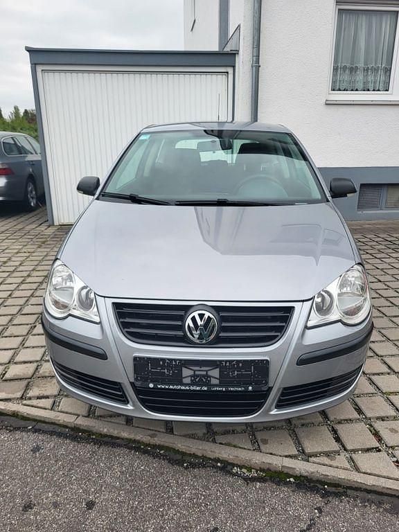 Grau Gebraucht 2007 VW Polo Comfortline Limousine | 2.400 € (Fairer Preis) - Bild 1/4
