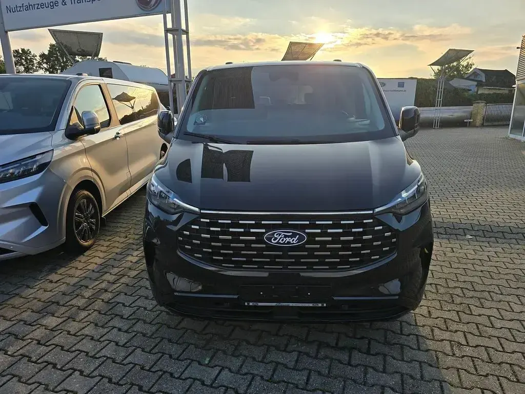 Gebraucht Ford Tourneo Titanium 170 PS (125 kW) 2025 Obsidianschwarz metallic Van / Kleinbus