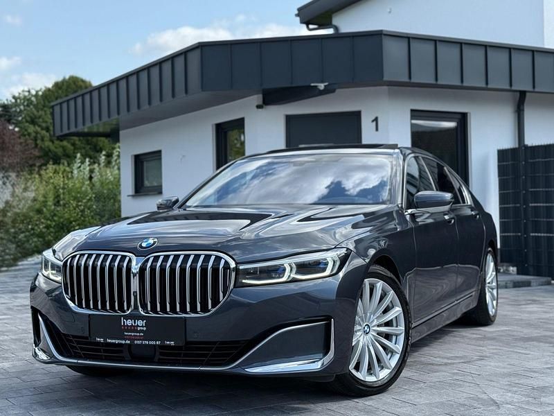Grau Gebraucht 2020 BMW 730 Executive Limousine | 45.690 € (Etwas zu teuer) - Bild 1/4