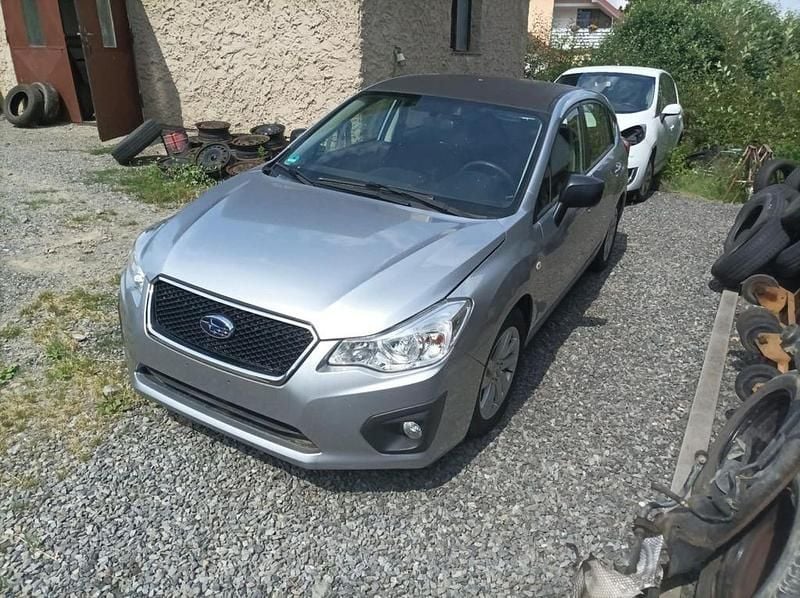 Silber Gebraucht 2015 Subaru Impreza Comfort Limousine | 8.000 € - Bild 1/4