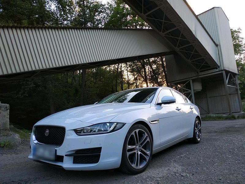 Schwarz Gebraucht 2015 Jaguar XE Limousine | 17.500 € (Etwas zu teuer) - Bild 1/4