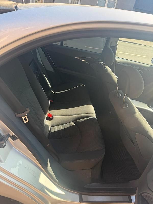 Gebraucht Mercedes E220 150 PS (110 kW) 2005 Silber Limousine