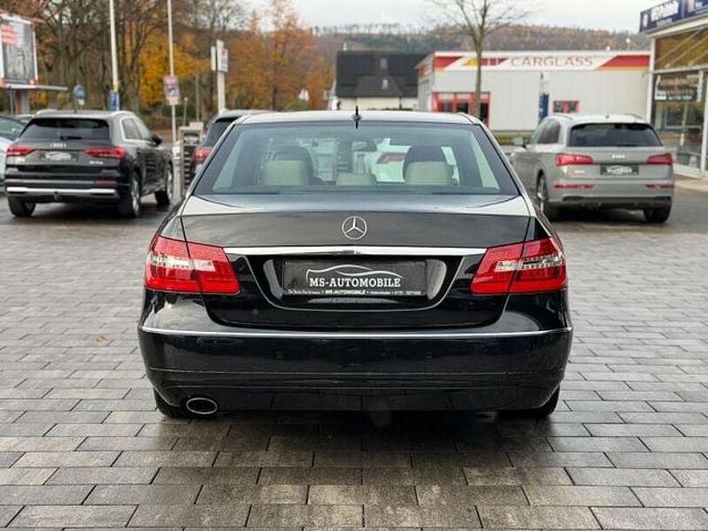 Gebraucht Mercedes E250 Avantgarde 204 PS (150 kW) 2010 Schwarz Limousine