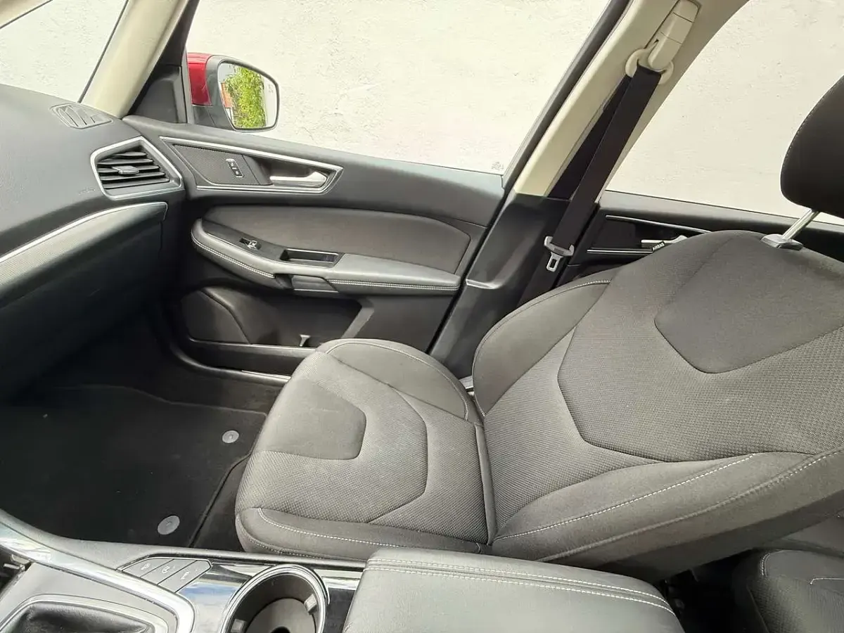 Gebraucht Ford S-MAX Titanium 179 PS (131 kW) 2016 Rot Van / Kleinbus