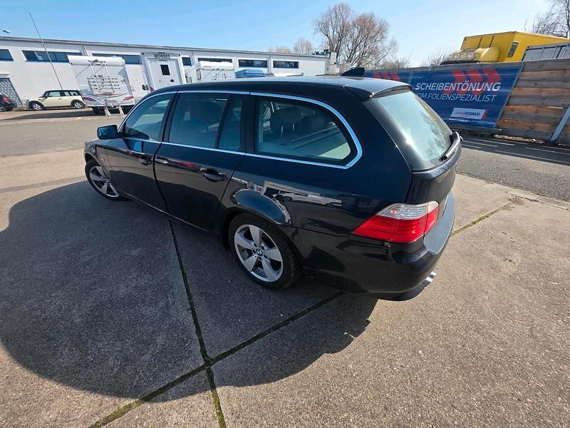 Gebraucht BMW 530 235 PS (172 kW) 2008 Blau Kombi
