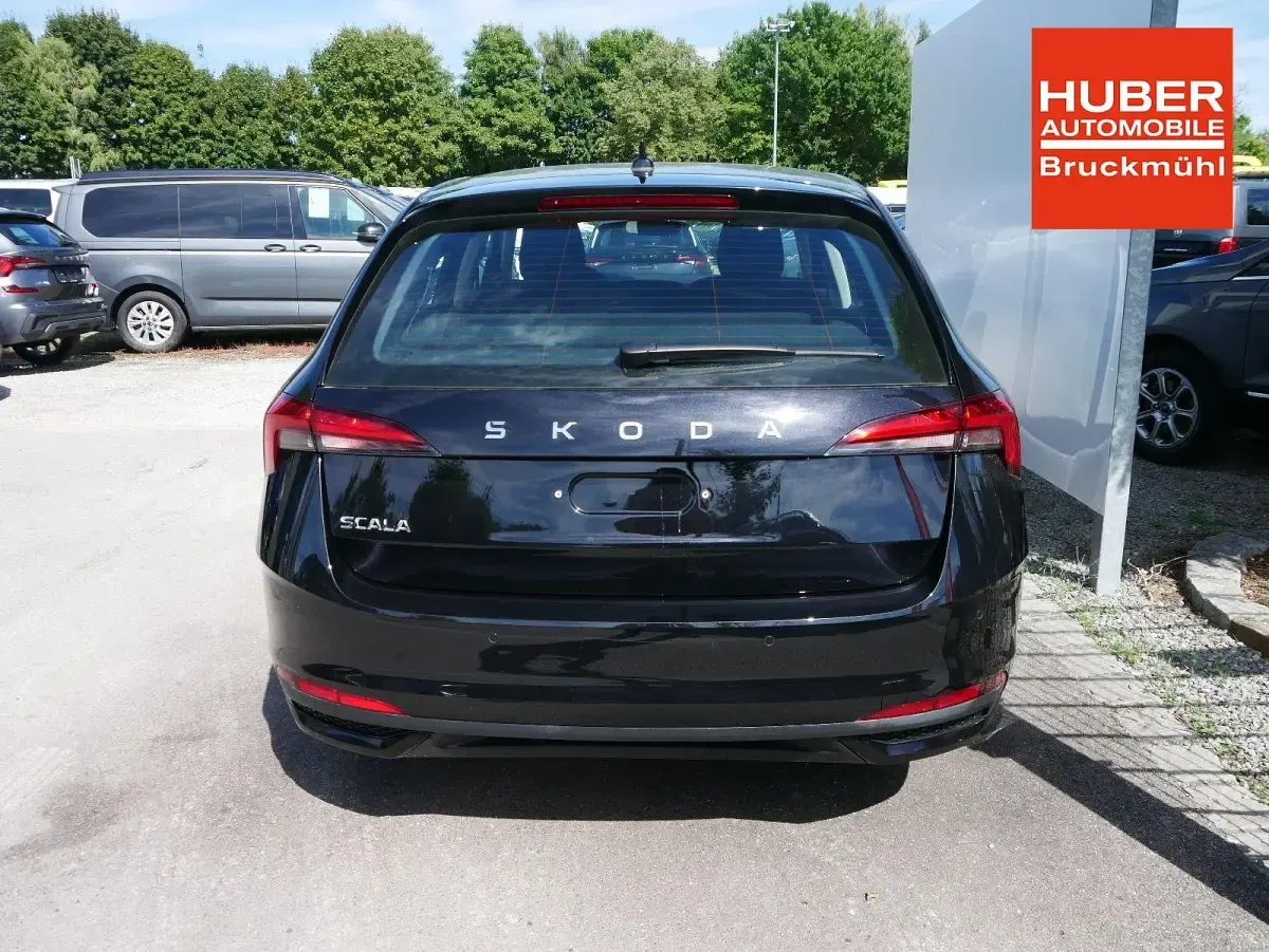 Neu Skoda Scala Selection 116 PS (85 kW) 2025 Blackmagic perleffekt blackmagic perleffekt Kleinwagen