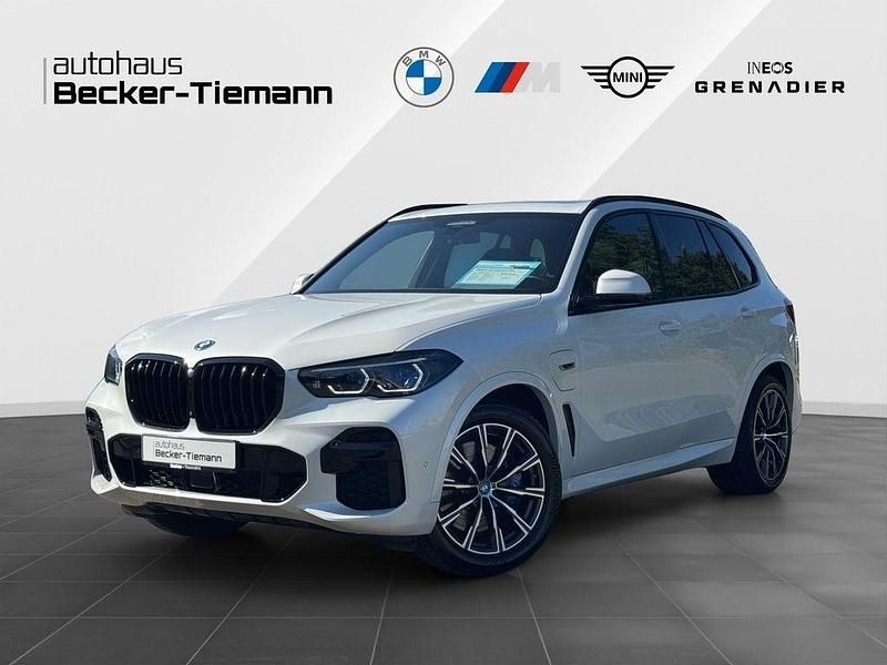 Mineralweiß Gebraucht 2022 BMW X5 M Sport SUV | 67.419 € (Fairer Preis) - Bild 1/4
