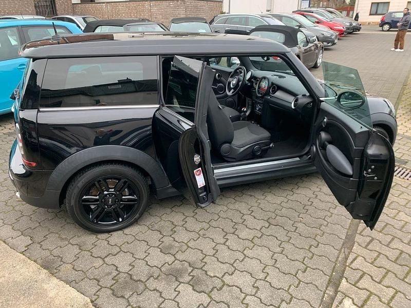 Gebraucht Mini One Clubman 90 PS (66 kW) 2012 Midnight black metallic (metallic) Kombi