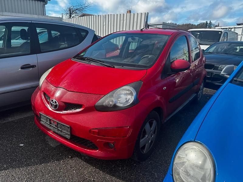 Gebraucht Toyota Aygo 68 PS (50 kW) 2008 Rot Kleinwagen
