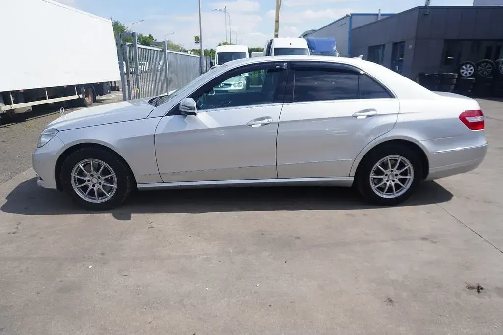 Gebraucht Mercedes E350 Avantgarde 265 PS (194 kW) 2012 Silber Limousine