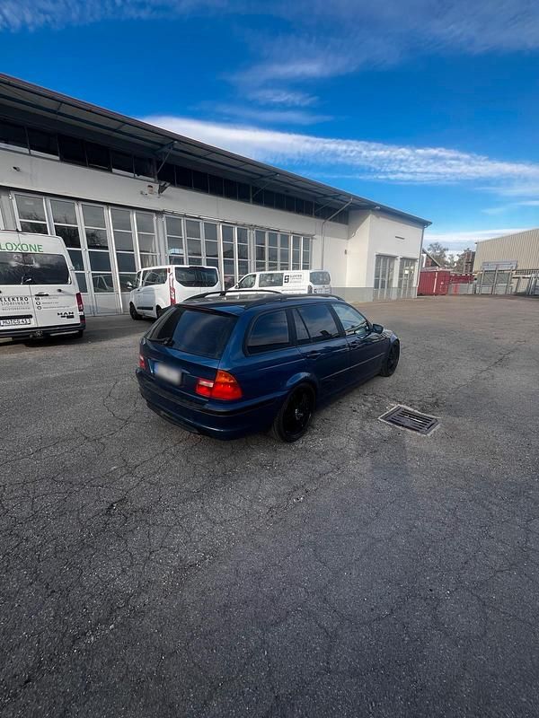 Gebraucht BMW 320 150 PS (110 kW) 2003 Blau Kombi