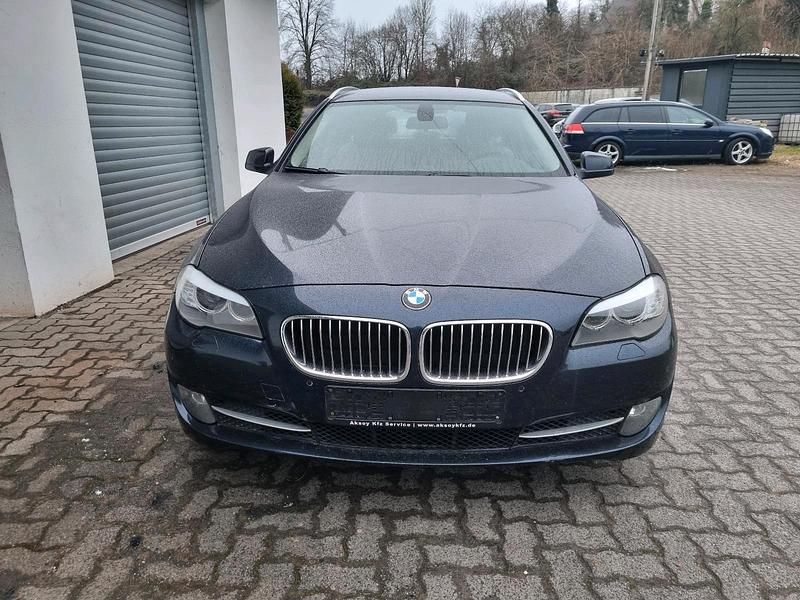 Gebraucht BMW 525 218 PS (160 kW) 2012 Blau Kombi