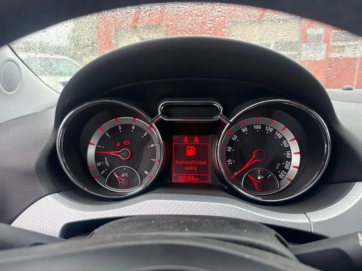 Używany Opel Adam Slam 116 KM (85 kW) 2014 Niebieski Hatchback