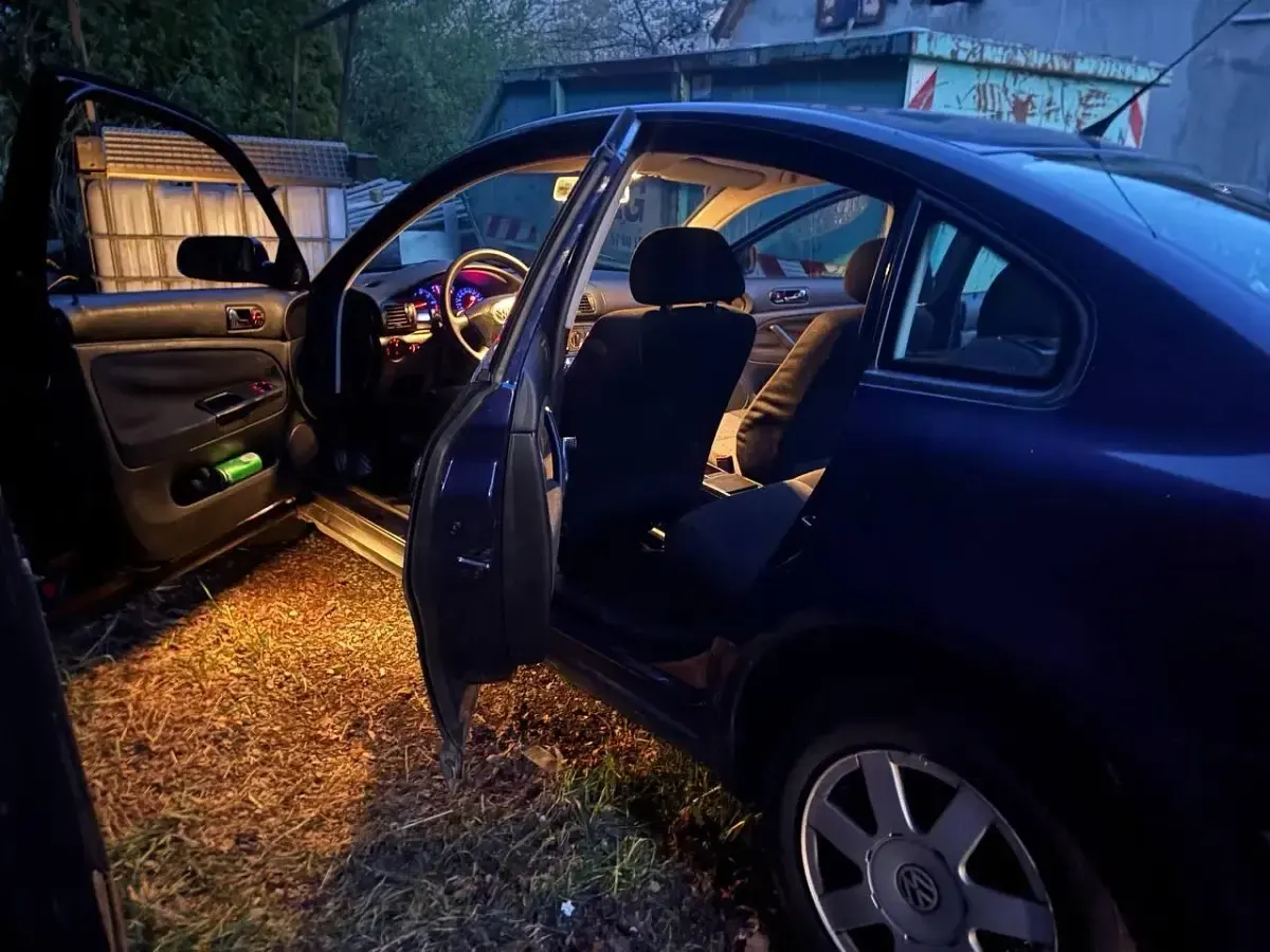 Usata VW Passat 100 CV (73 kW) 1999 Blu Berlina