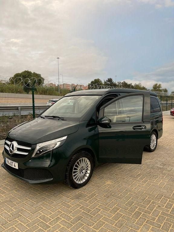 Schwarz Gebraucht 2022 Mercedes V300 Marco Polo Van / Kleinbus | 57.500 € (Superpreis) - Bild 1/4