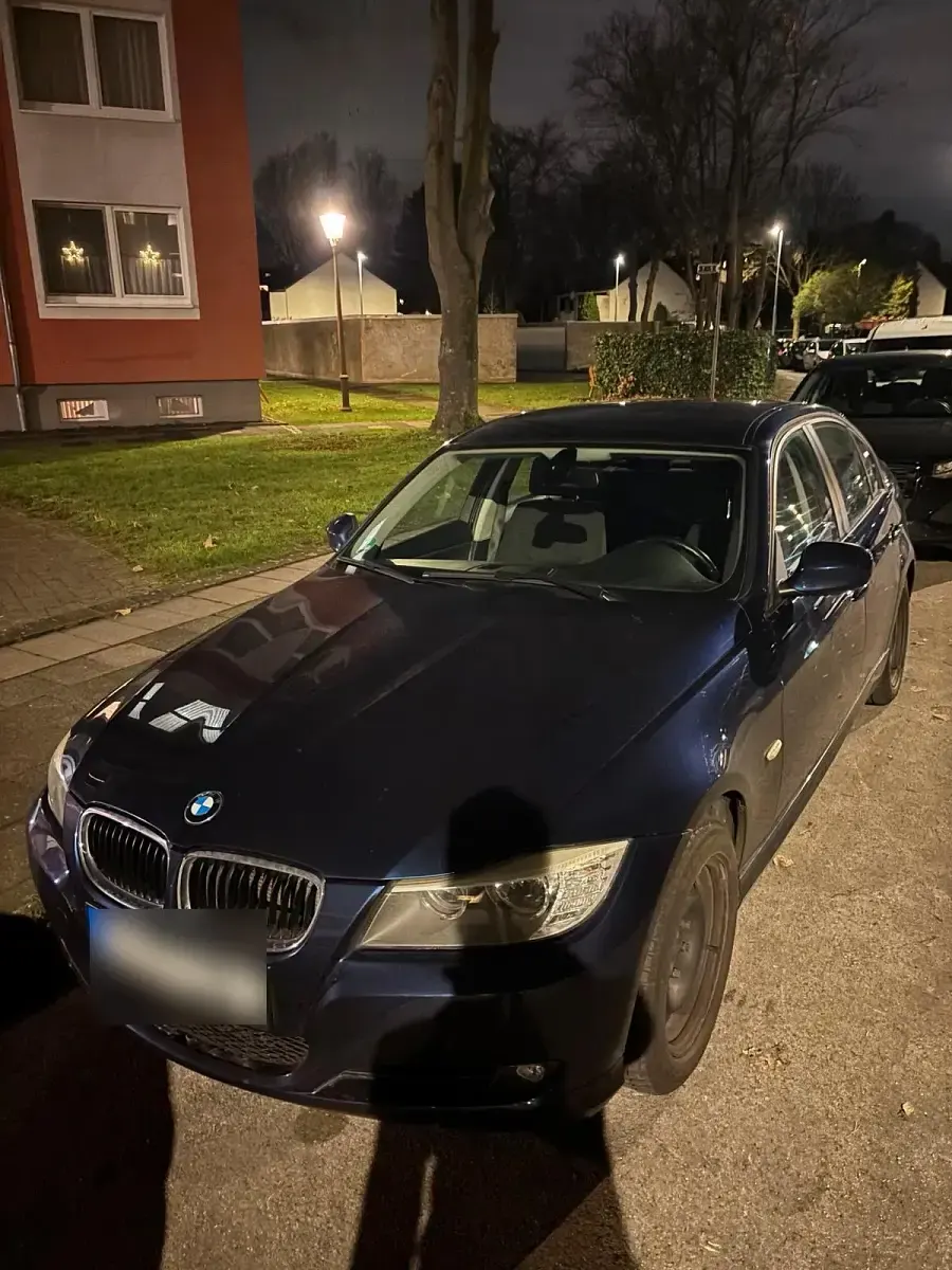 Gebraucht BMW 318 143 PS (105 kW) 2011 Blau Limousine