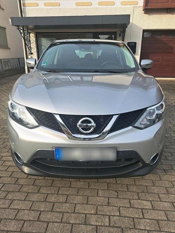 Grau Gebraucht 2017 Nissan Qashqai SUV | 10.500 € (Guter Preis) - Bild 1/4