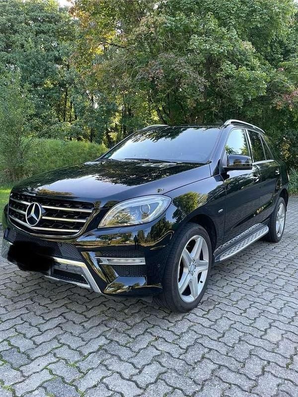 Schwarz Gebraucht 2012 Mercedes ML350 SUV | 16.500 € (Fairer Preis) - Bild 1/4