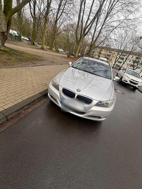 Gebraucht BMW 318 143 PS (105 kW) 2009 Silber Kombi