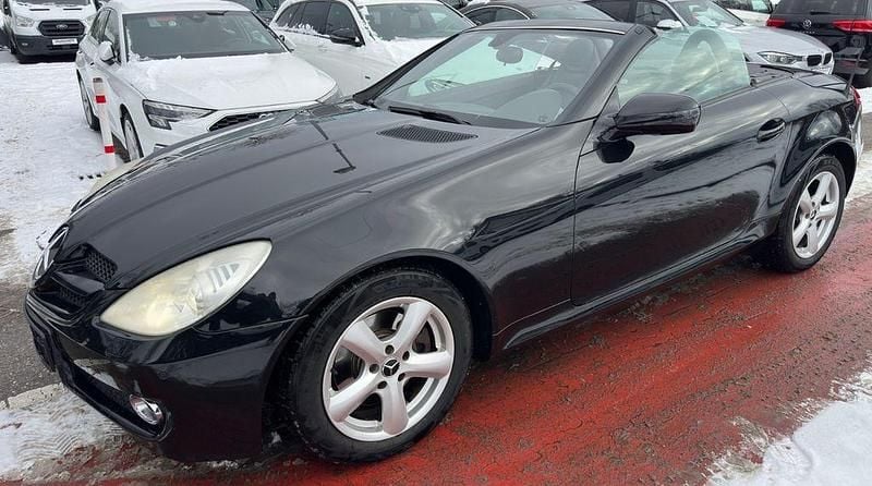 Schwarz Gebraucht 2009 Mercedes SLK200 Cabrio | 9.900 € (Fairer Preis) - Bild 1/4